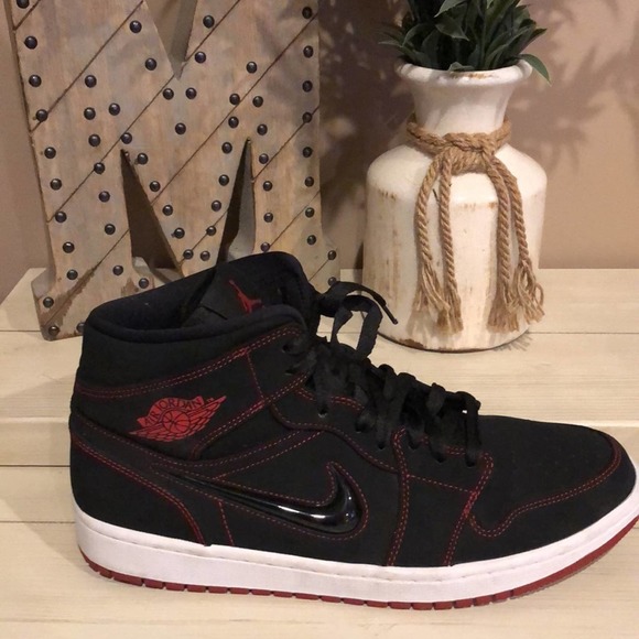 Nike Other - Nike Air Jordan Mens  Black Retro 1 Mid Come Fly With Me Sz 11.5 EUC